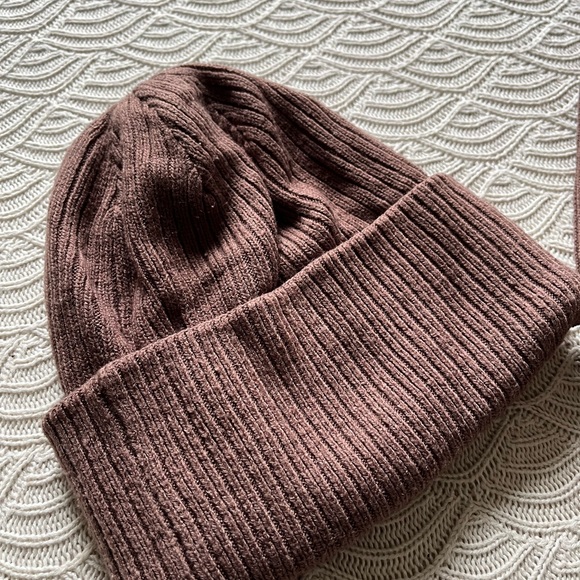 ✨sold✨Aritzia • Wilfred Free Beanie + Mittens Set ✨ - Picture 3 of 4